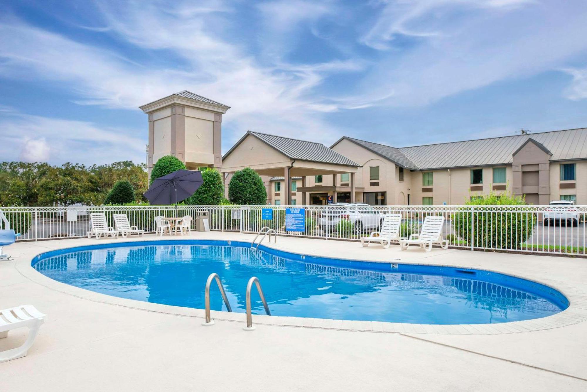 Comfort Inn Petersburg Near Fort Gregg-Adams מראה חיצוני תמונה
