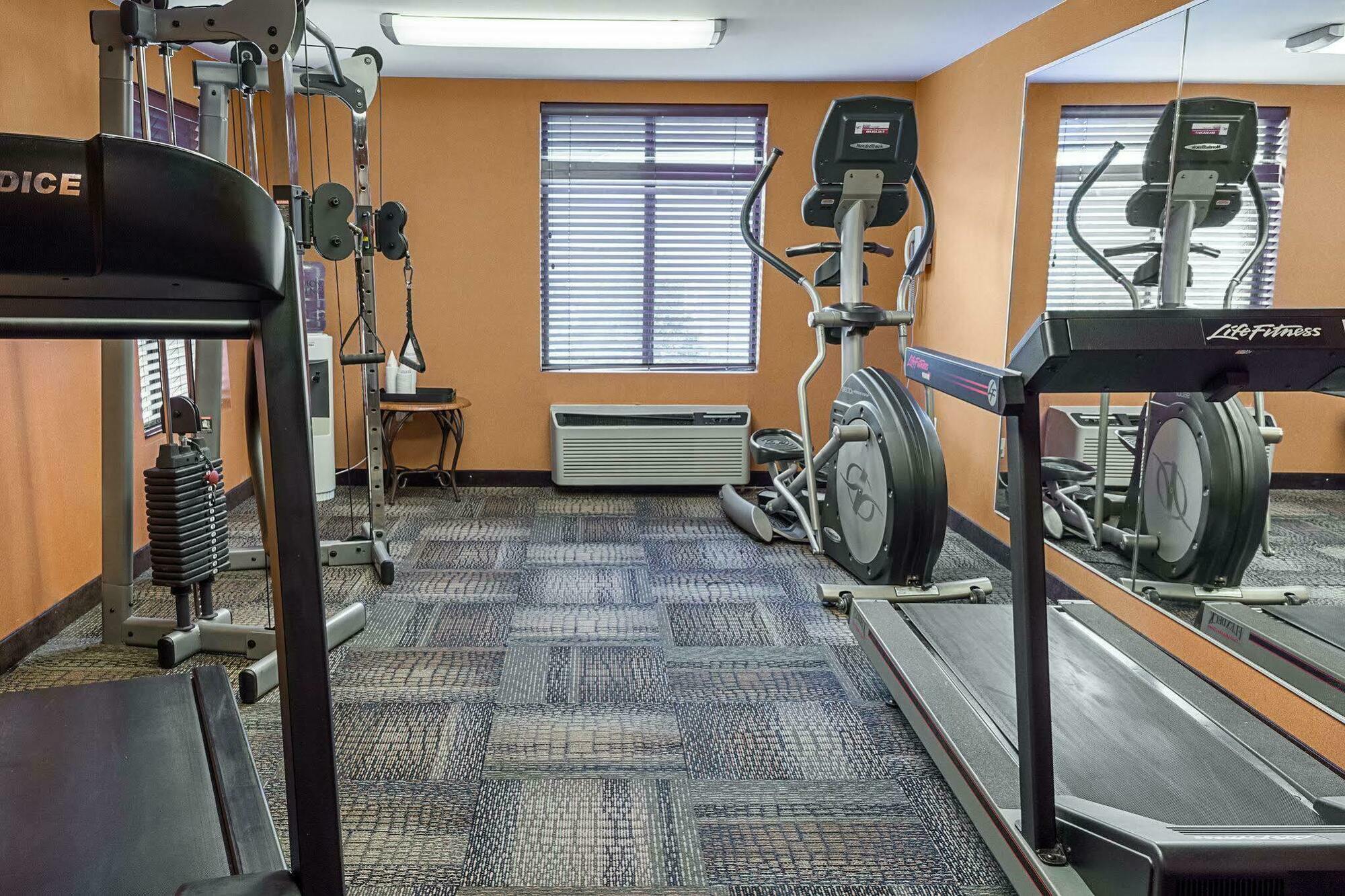 Comfort Inn Petersburg Near Fort Gregg-Adams מראה חיצוני תמונה